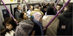 Un treno molto affollato