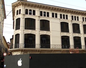 AppleBO Bologna, via Rizzoli 16